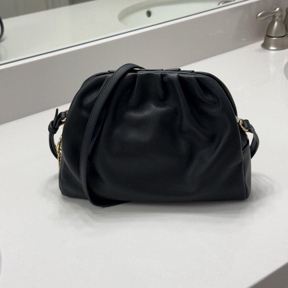 Chic Black Shoulder Bag Genuine leather